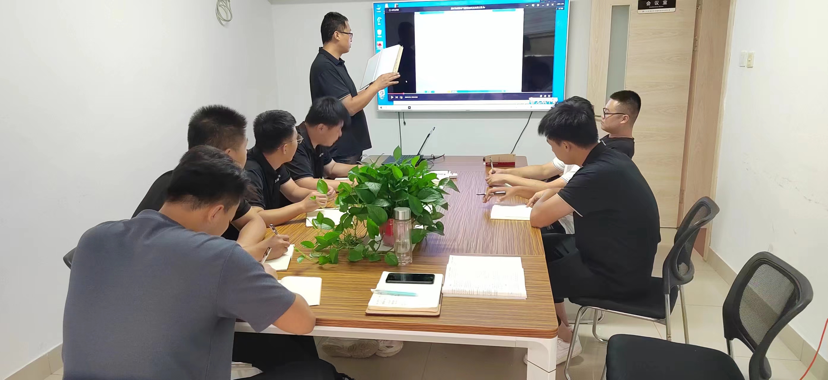 文章附图